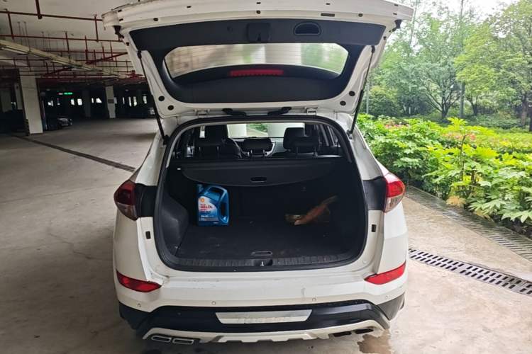 Used Hyundai Tucson 2015 1.6T Dual-Clutch Two-Wheel-Drive Smart Model Trunk