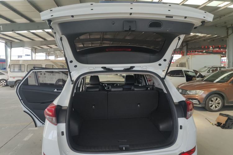 Used Hyundai Tucson 2015 1.6T Dual-Clutch Two-Wheel-Drive Smart Model Trunk
