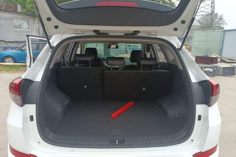 Used Hyundai Tucson 2015 1.6T Dual-Clutch Two-Wheel-Drive Smart Model Trunk