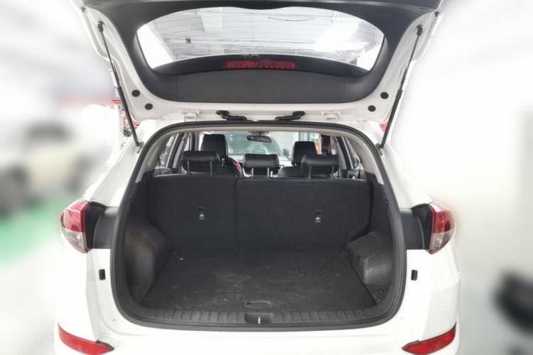 Used Hyundai Tucson 2015 1.6T Dual-Clutch Two-Wheel-Drive Smart Model Trunk