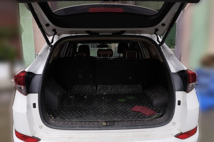 Used Hyundai Tucson 2015 1.6T Dual-Clutch Two-Wheel-Drive Smart Model Trunk