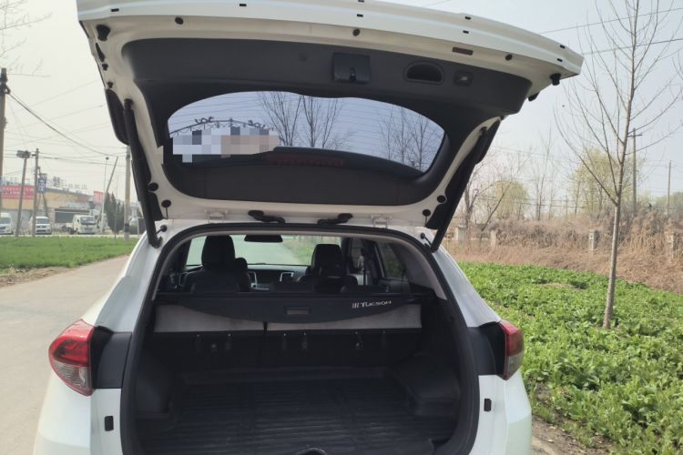 Used Hyundai Tucson 2015 1.6T Dual-Clutch Two-Wheel-Drive Leading Model Trunk