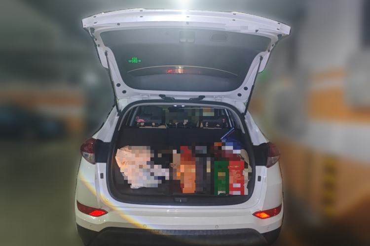 Used Hyundai Tucson 2015 2.0L Automatic Two-Wheel Drive Smart Version Trunk
