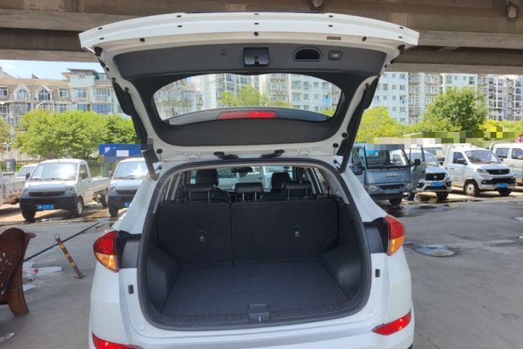 Used Hyundai Tucson 2015 1.6T Dual-Clutch Two-Wheel-Drive Smart Model Trunk
