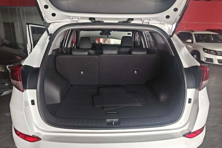 Used Hyundai Tucson 2015 1.6T Dual-Clutch Two-Wheel-Drive Smart Model Trunk