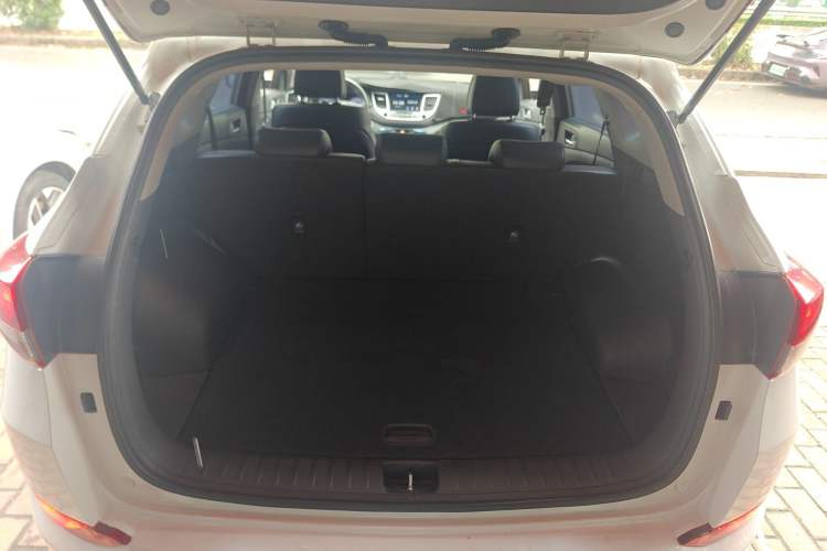 Used Hyundai Tucson 2015 1.6T Dual-Clutch Two-Wheel-Drive Smart Model Trunk