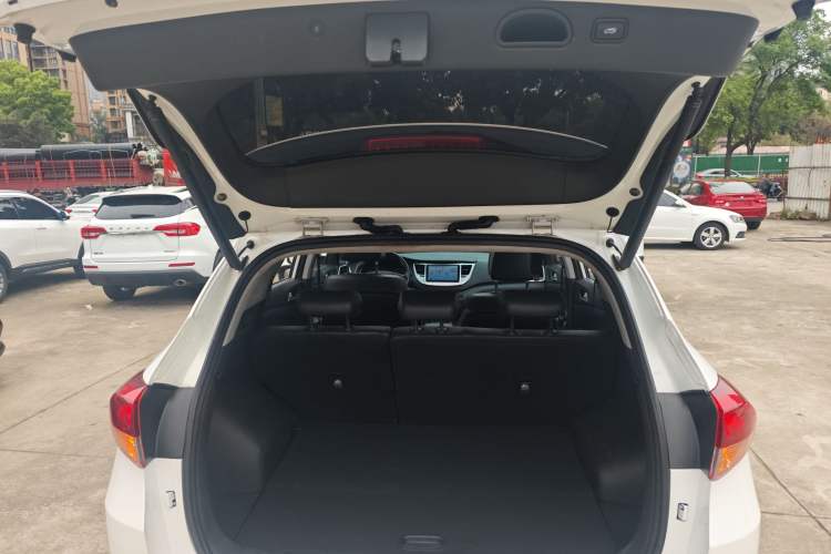 Used Hyundai Tucson 2015 2.0L Automatic Two-Wheel Drive Smart Version Trunk