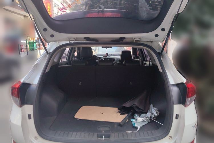 Used Hyundai Tucson 2015 1.6T Dual-Clutch Two-Wheel-Drive Smart Model Trunk