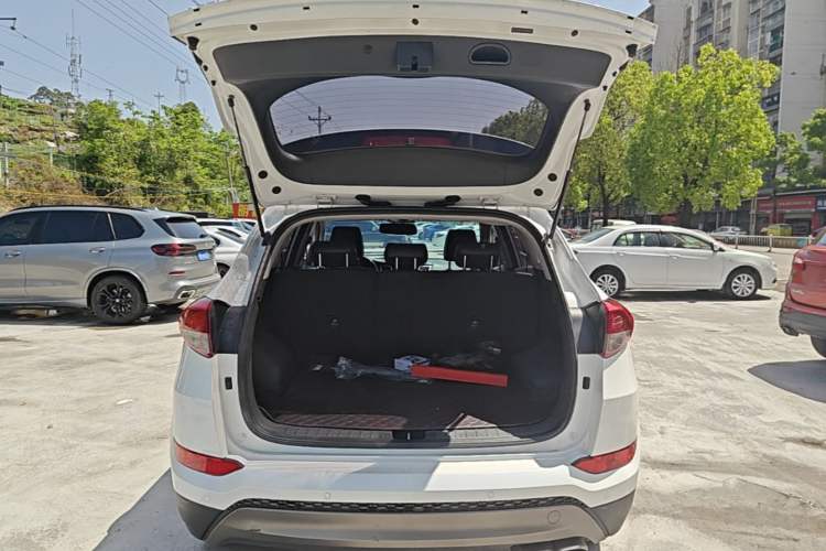 Used Hyundai Tucson 2015 1.6T Dual-Clutch Two-Wheel-Drive Smart Model Trunk