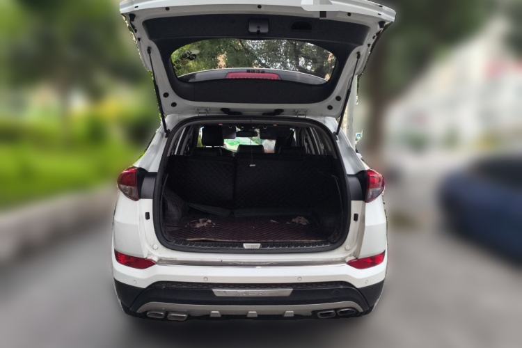 Used Hyundai Tucson 2015 1.6T Dual-Clutch Two-Wheel-Drive Smart Model Trunk