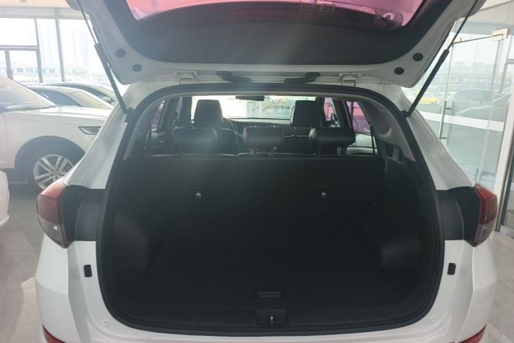 Used Hyundai Tucson 2015 1.6T Dual-Clutch Two-Wheel-Drive Smart Model Trunk