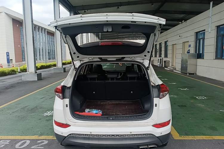 Used Hyundai Tucson 2015 1.6T Dual-Clutch Two-Wheel-Drive Smart Model Trunk