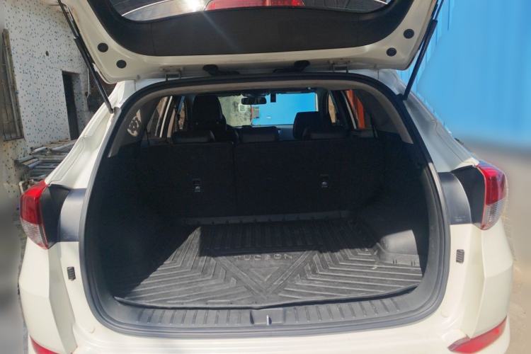 Used Hyundai Tucson 2015 1.6T Dual-Clutch Two-Wheel-Drive Smart Model Trunk