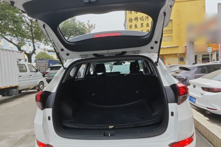 Used Hyundai Tucson 2015 1.6T Dual-Clutch Two-Wheel-Drive Smart Model Trunk
