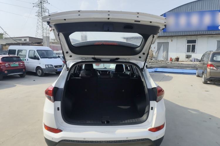 Used Hyundai Tucson 2015 1.6T Dual-Clutch Two-Wheel-Drive Smart Model Trunk