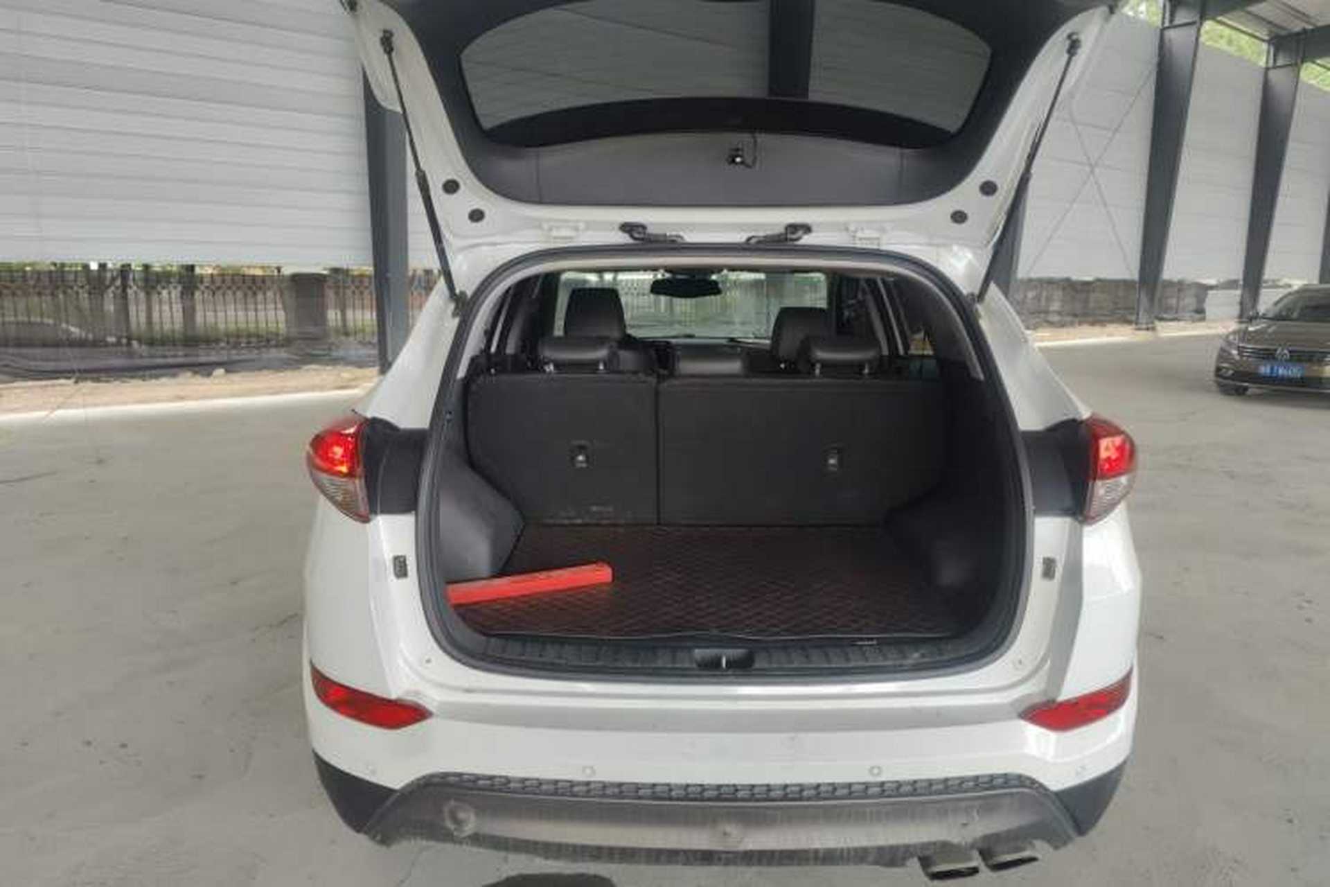 Used Hyundai Tucson 2015 1.6T Dual-Clutch Two-Wheel-Drive Smart Model Trunk