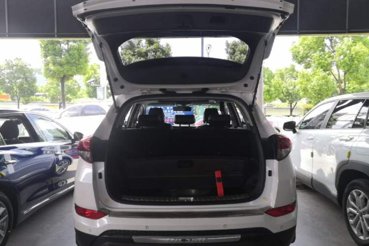 Used Hyundai Tucson 2015 1.6T Dual-Clutch Two-Wheel-Drive Smart Model Trunk