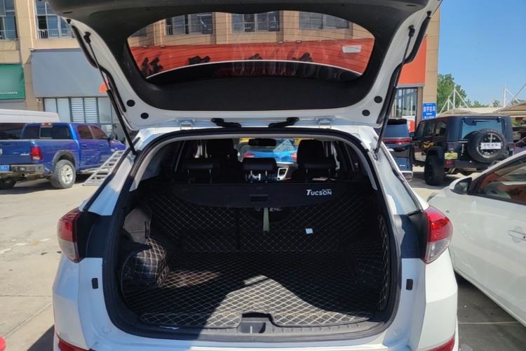 Used Hyundai Tucson 2015 1.6T Dual-Clutch Two-Wheel-Drive Smart Model Trunk