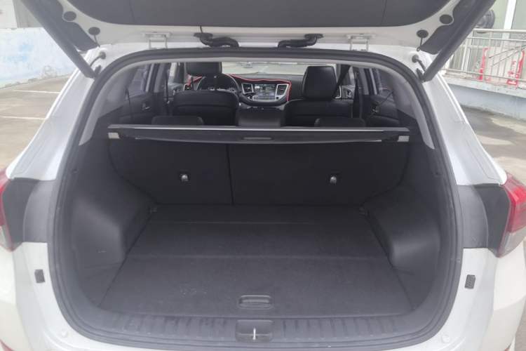 Used Hyundai Tucson 2015 1.6T Dual-Clutch Four-Wheel Drive Flagship Model Trunk