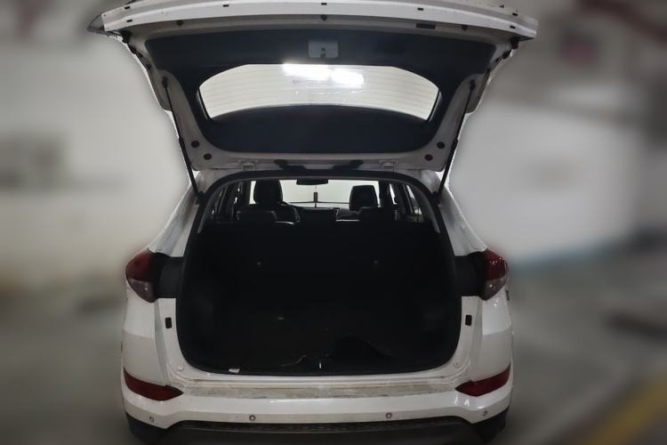 Used Hyundai Tucson 2015 1.6T Dual-Clutch Two-Wheel-Drive Smart Model Trunk
