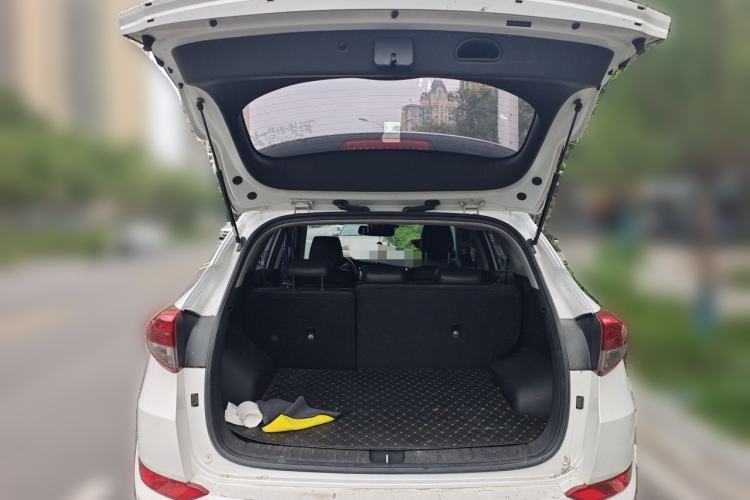 Used Hyundai Tucson 2015 1.6T Dual-Clutch Two-Wheel-Drive Smart Model Trunk