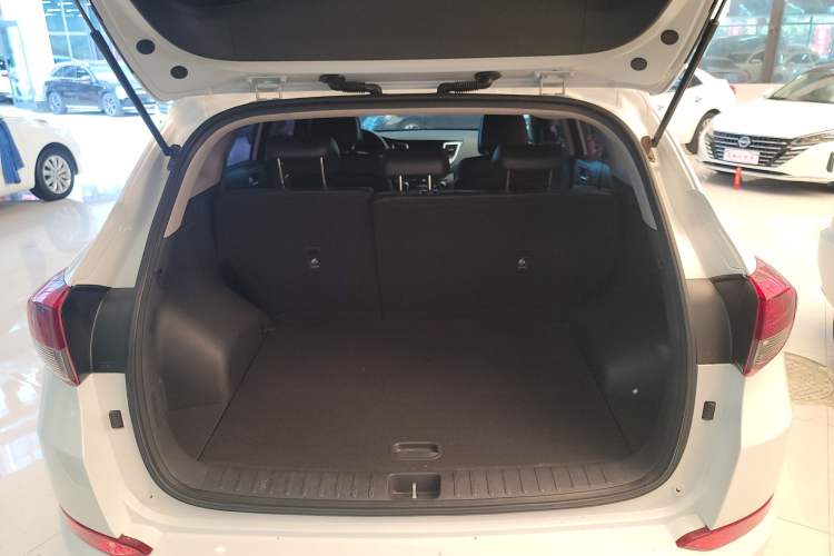 Used Hyundai Tucson 2015 1.6T Dual-Clutch Two-Wheel-Drive Smart Model Trunk