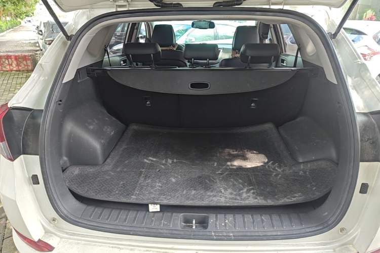 Used Hyundai Tucson 2015 1.6T Dual-Clutch Two-Wheel-Drive Smart Model Trunk