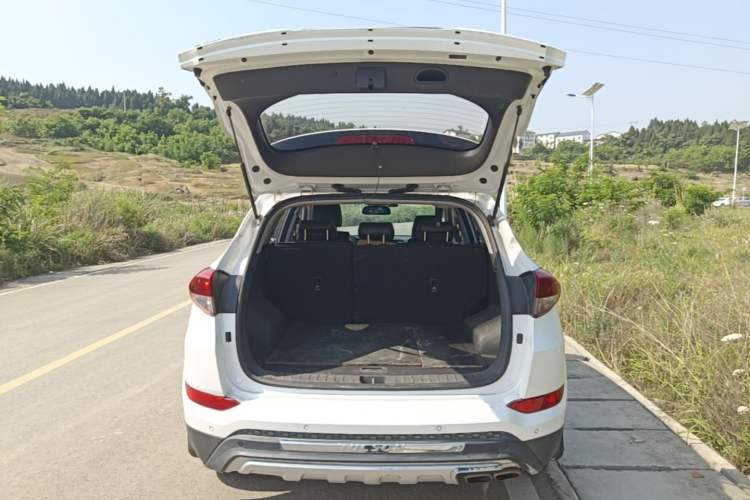 Used Hyundai Tucson 2015 1.6T Dual-Clutch Two-Wheel-Drive Smart Model Trunk