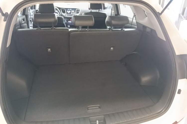 Used Hyundai Tucson 2015 1.6T Dual-Clutch Two-Wheel-Drive Smart Model Trunk