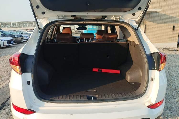 Used Hyundai Tucson 2015 1.6T Dual-Clutch Two-Wheel-Drive Smart Model Trunk