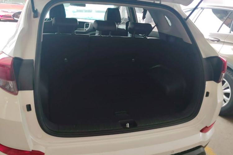 Used Hyundai Tucson 2015 1.6T Dual-Clutch Two-Wheel-Drive Smart Model Trunk