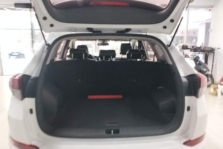Used Hyundai Tucson 2015 1.6T Dual-Clutch Two-Wheel-Drive Smart Model Trunk