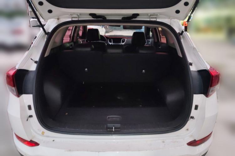 Used Hyundai Tucson 2015 1.6T Dual-Clutch Two-Wheel-Drive Smart Model Trunk