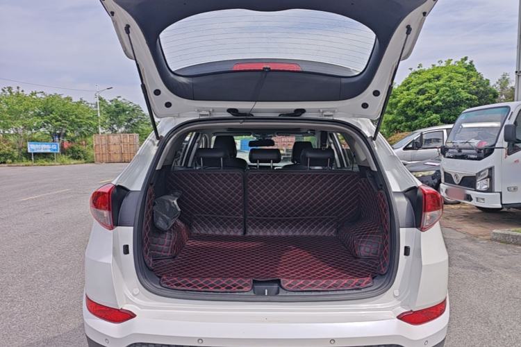 Used Hyundai Tucson 2015 1.6T Dual-Clutch Two-Wheel-Drive Smart Model Trunk