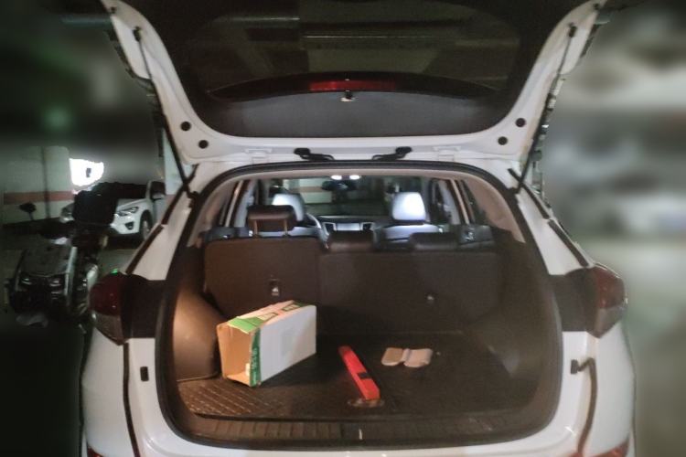 Used Hyundai Tucson 2015 1.6T Dual-Clutch Two-Wheel-Drive Smart Model Trunk