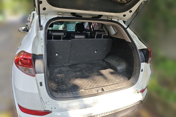 Used Hyundai Tucson 2015 1.6T Dual-Clutch Two-Wheel-Drive Smart Model Trunk
