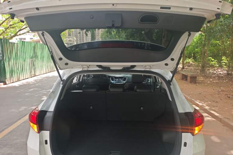 Used Hyundai Tucson 2015 1.6T Dual-Clutch Two-Wheel-Drive Smart Model Trunk