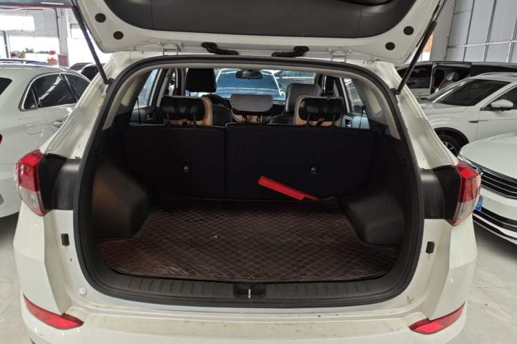 Used Hyundai Tucson 2015 1.6T Dual-Clutch Two-Wheel-Drive Smart Model Trunk