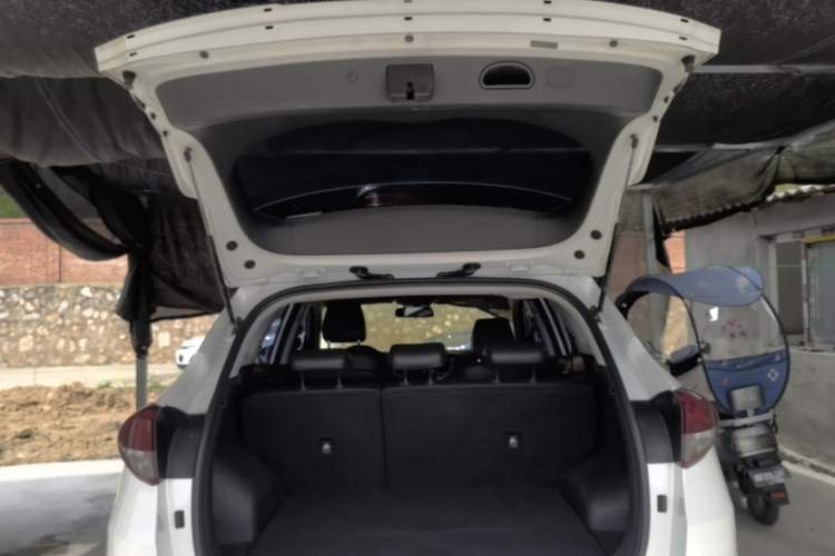 Used Hyundai Tucson 2015 1.6T Dual-Clutch Two-Wheel-Drive Smart Model Trunk