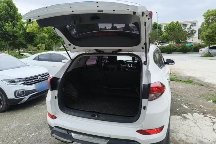 Used Hyundai Tucson 2015 1.6T Dual-Clutch Two-Wheel-Drive Smart Model Trunk