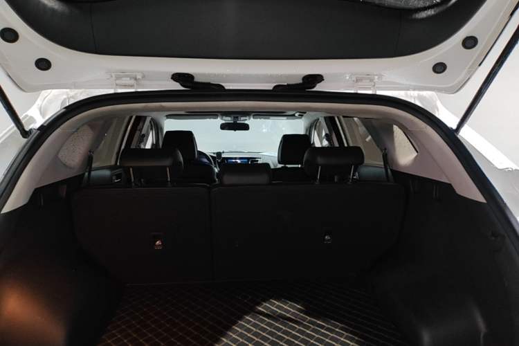 Used Hyundai Tucson 2015 1.6T Dual-Clutch Two-Wheel-Drive Smart Model Trunk