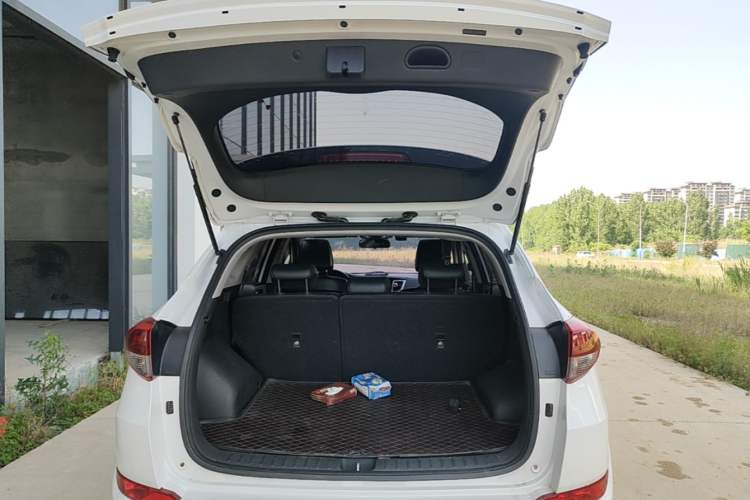 Used Hyundai Tucson 2015 1.6T Dual-Clutch Two-Wheel-Drive Smart Model Trunk
