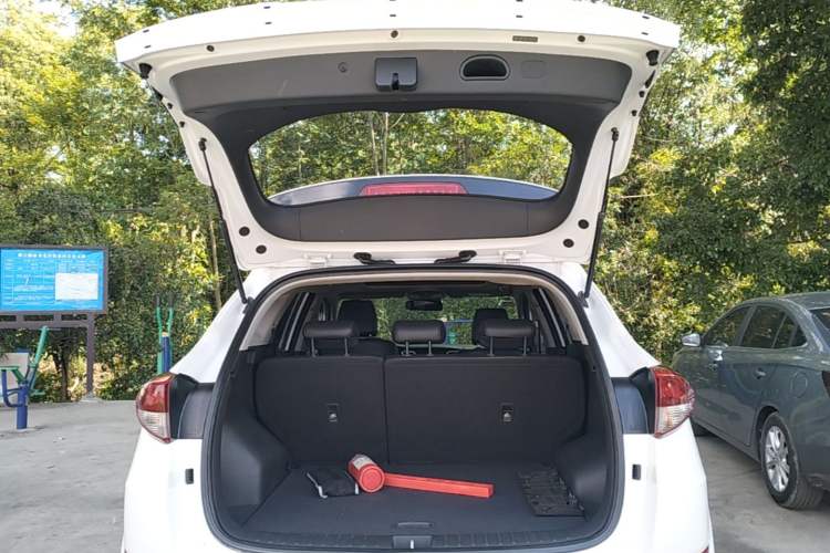 Used Hyundai Tucson 2015 1.6T Dual-Clutch Two-Wheel-Drive Smart Model Trunk