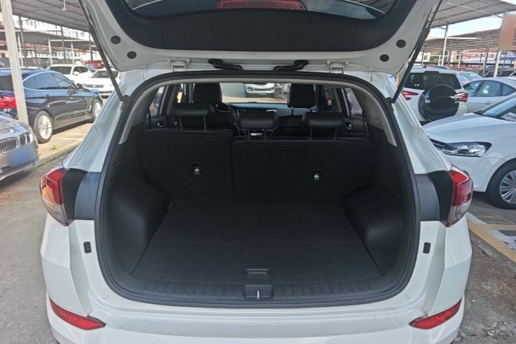 Used Hyundai Tucson 2015 1.6T Dual-Clutch Two-Wheel-Drive Smart Model Trunk