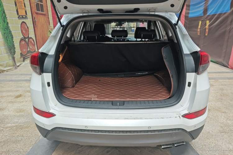 Used Hyundai Tucson 2015 1.6T Dual-Clutch Two-Wheel-Drive Smart Model Trunk