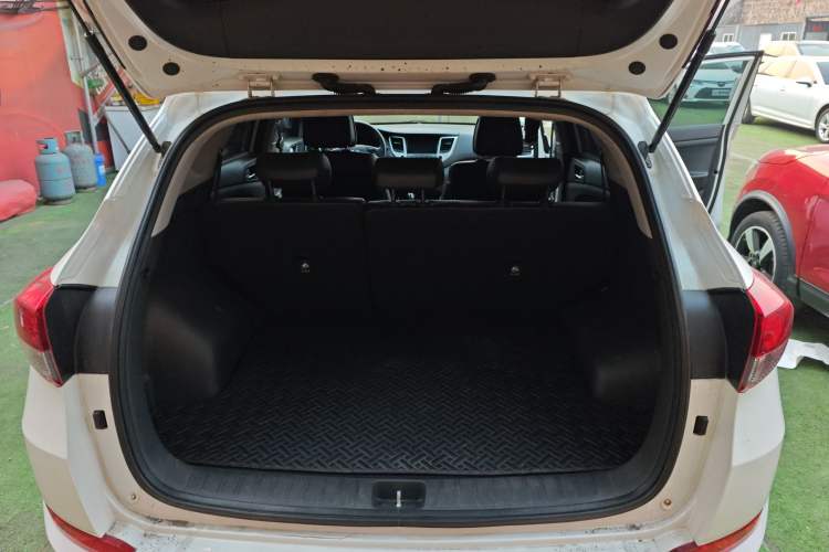 Used Hyundai Tucson 2015 1.6T Dual-Clutch Two-Wheel-Drive Smart Model Trunk