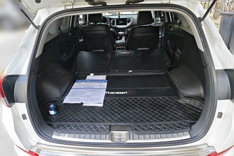 Used Hyundai Tucson 2015 1.6T Dual-Clutch Two-Wheel-Drive Smart Model Trunk