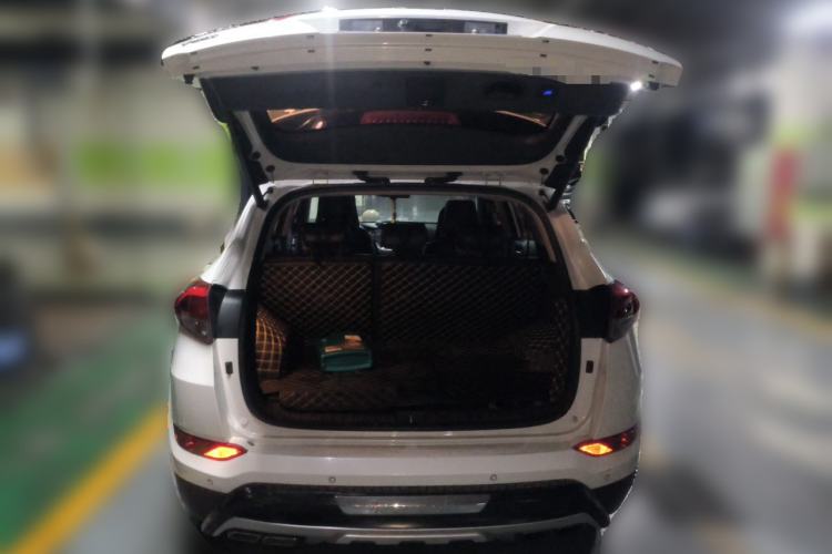 Used Hyundai Tucson 2015 1.6T Dual-Clutch Two-Wheel-Drive Leading Model Trunk