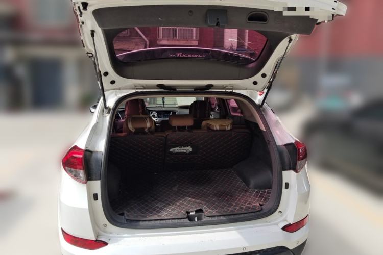 Used Hyundai Tucson 2015 1.6T Dual-Clutch Two-Wheel-Drive Smart Model Trunk