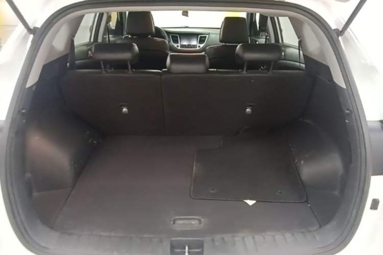Used Hyundai Tucson 2015 1.6T Dual-Clutch Two-Wheel-Drive Smart Model Trunk